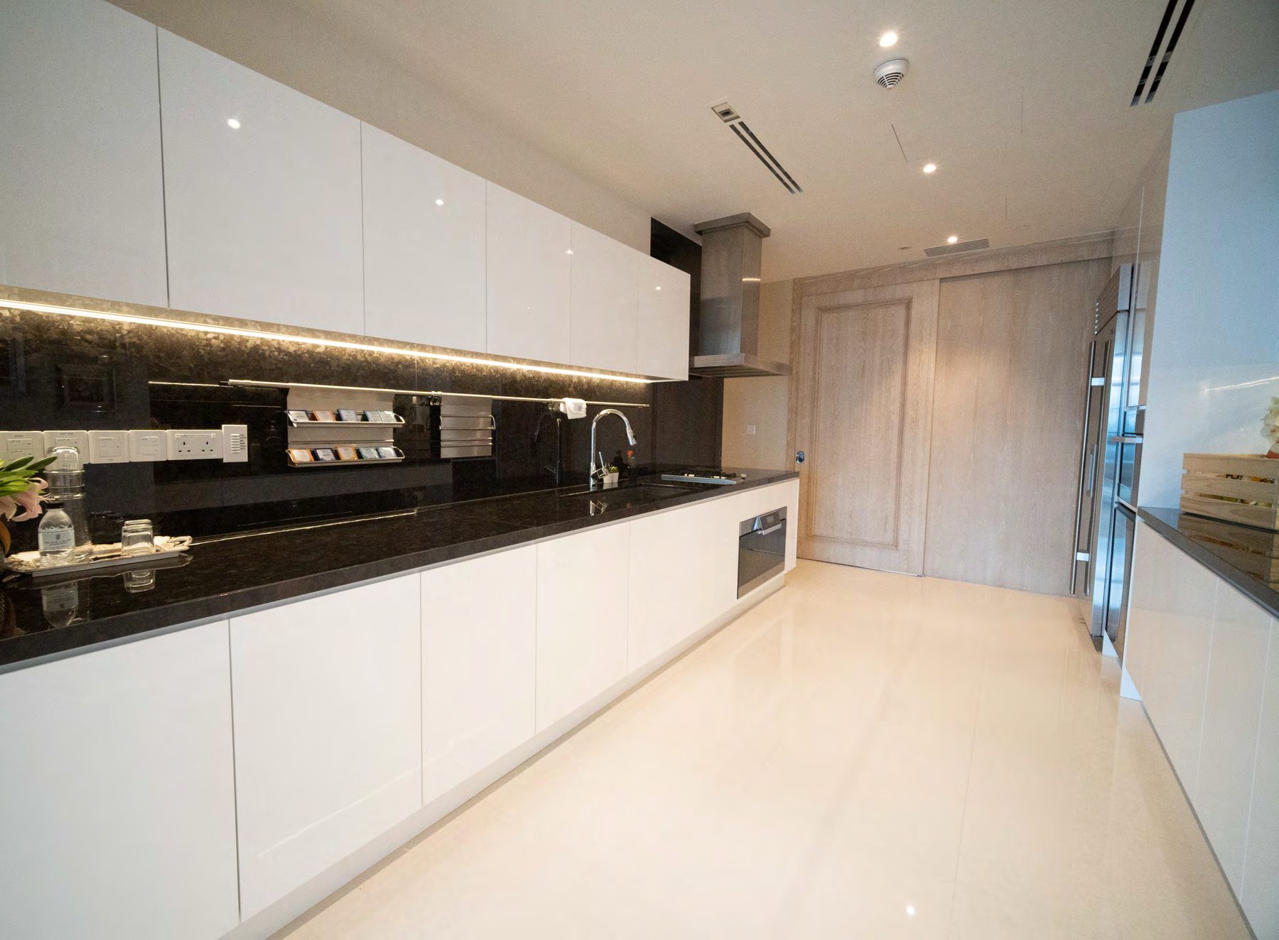 Kitchen (showflat)